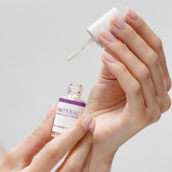 Jak uratować zniszczone paznokcie po hybrydzie i innych zabiegach?