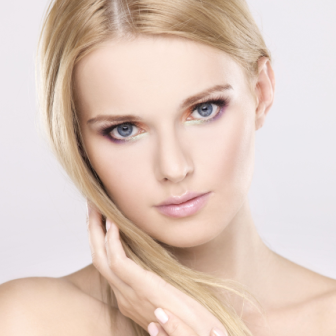 Jak dobrać fryzurę do rzadkich i cienkich włosów