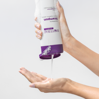 Jak prawidłowo myć włosy, by je wzmacniać