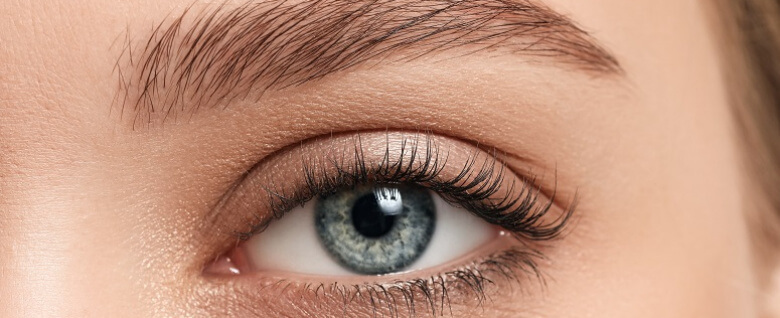 Jak zagęścić brwi – szybko i naturalnie? Domowe sposoby?