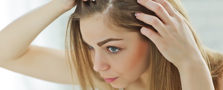 Wypadające włosy po rozjaśnianiu: jak je uratować i zregenerować
