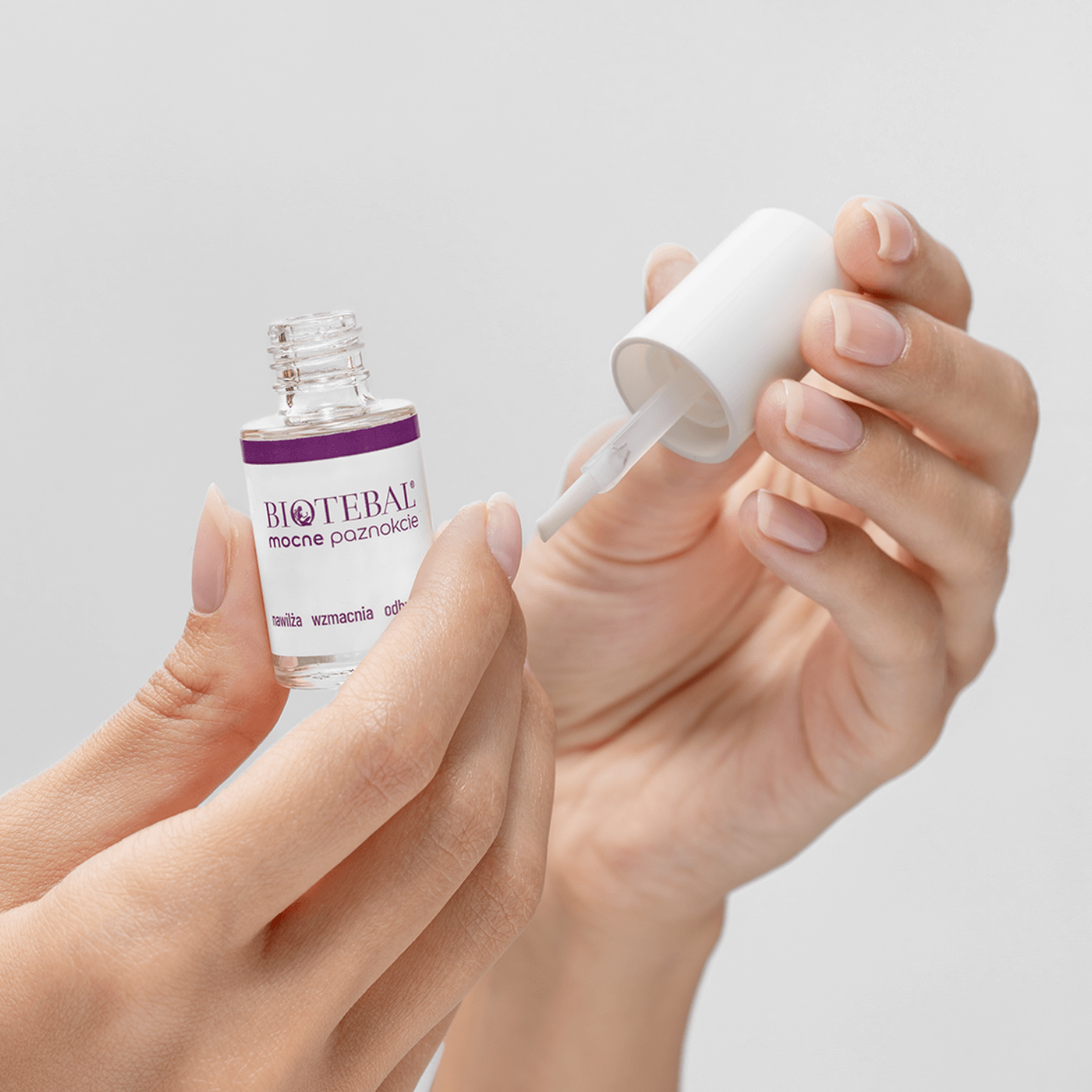 Biotebal mocne paznokcie podczas aplikacji