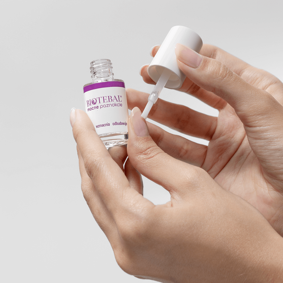 Biotebal mocne paznokcie podczas aplikacji